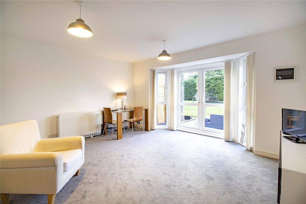 Property photo 3 of 6 Living Room