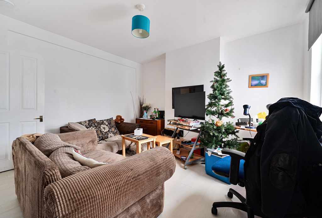 Property photo 3 of 13 Sitting Room