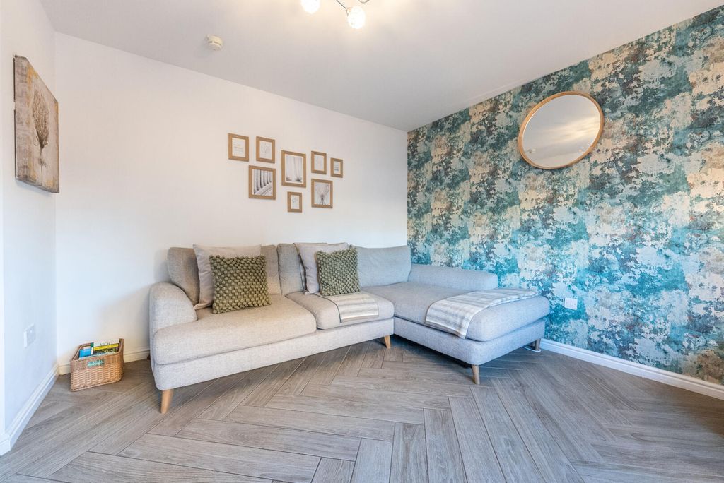 Property photo 2 of 32 Living Room