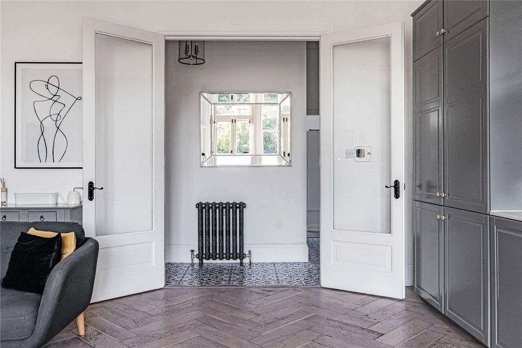 Property photo 2 of 16 Entrance