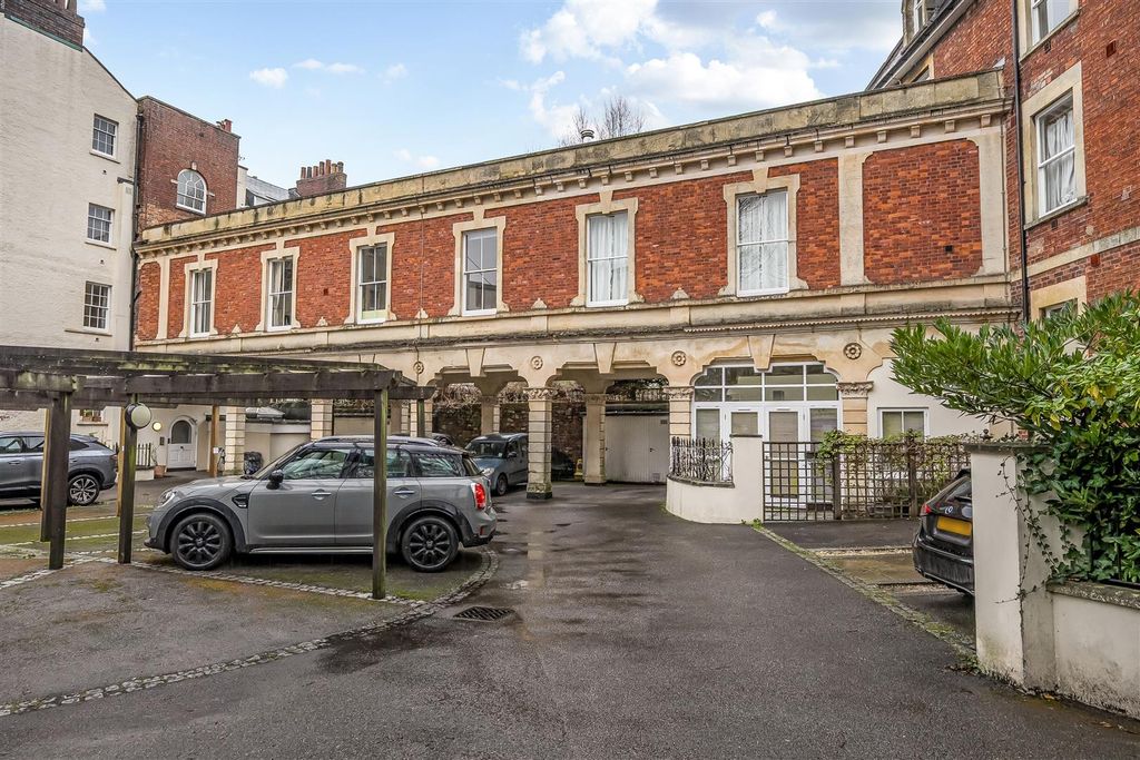 Property photo 1 of 13 1396201-10-695Fb4F888Fff.Jpg