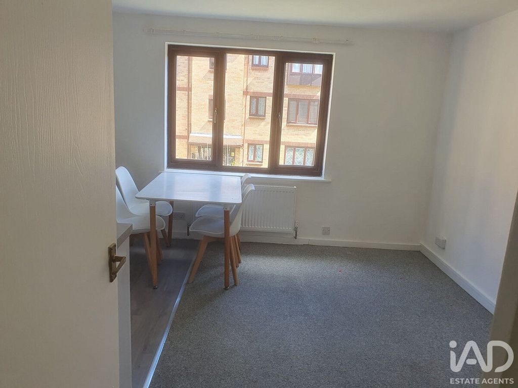 Property photo 3 of 11