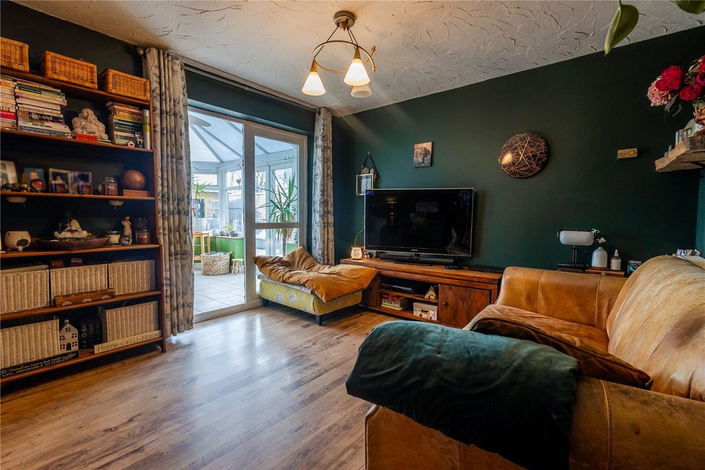 Property photo 3 of 32 Picture No. 33