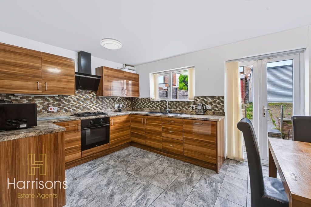 Property photo 1 of 13 Photo 8