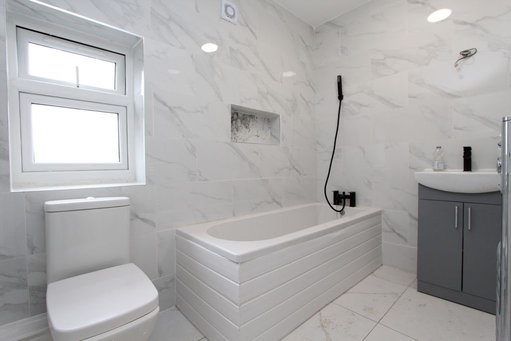 Property photo 2 of 5 Image