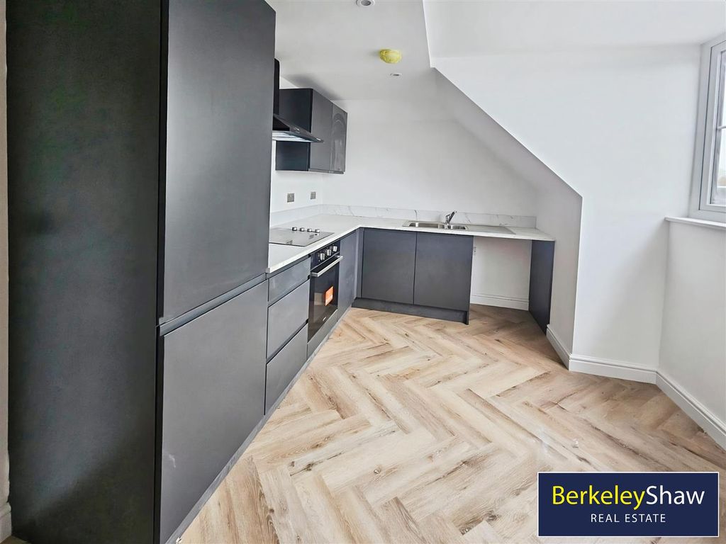 Property photo 3 of 6 Kitchen