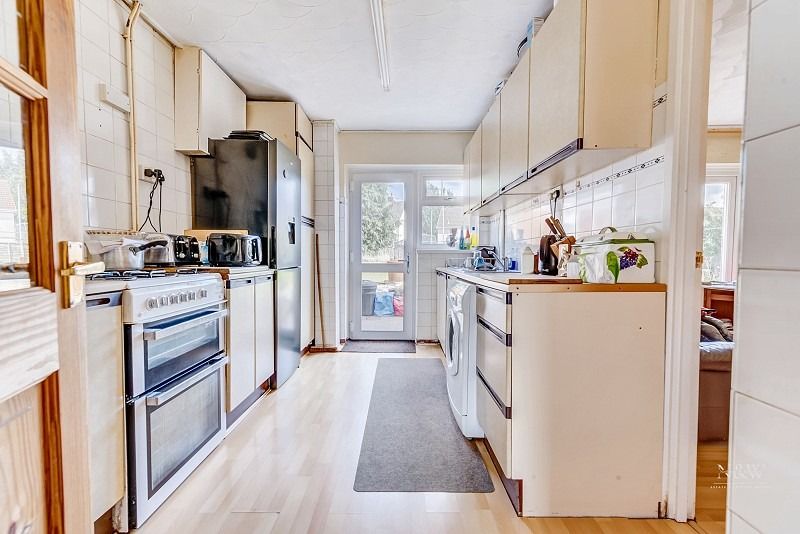 Property photo 2 of 17 4593956