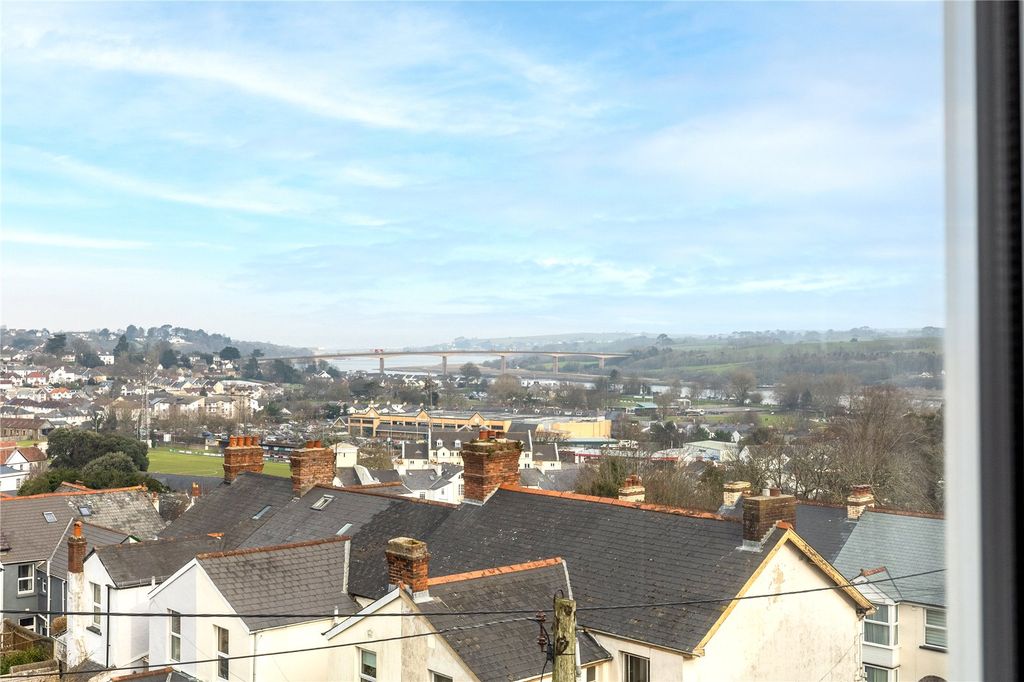 Property photo 2 of 31 Picture No. 02