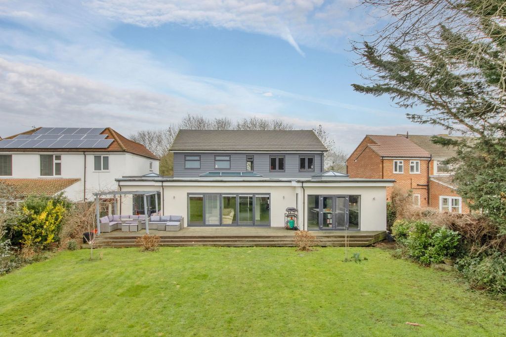 Property photo 2 of 28