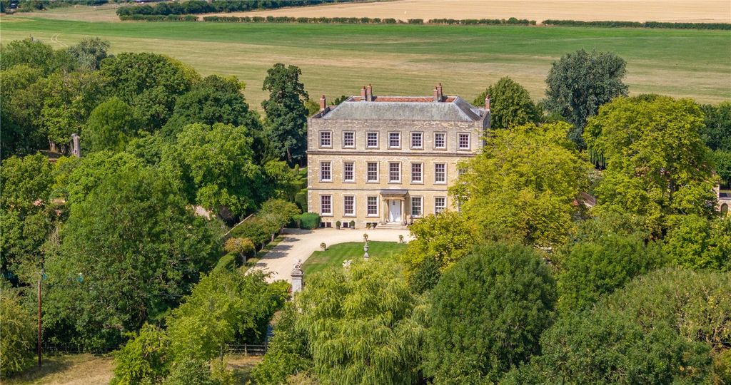 Property photo 1 of 18 Newington House