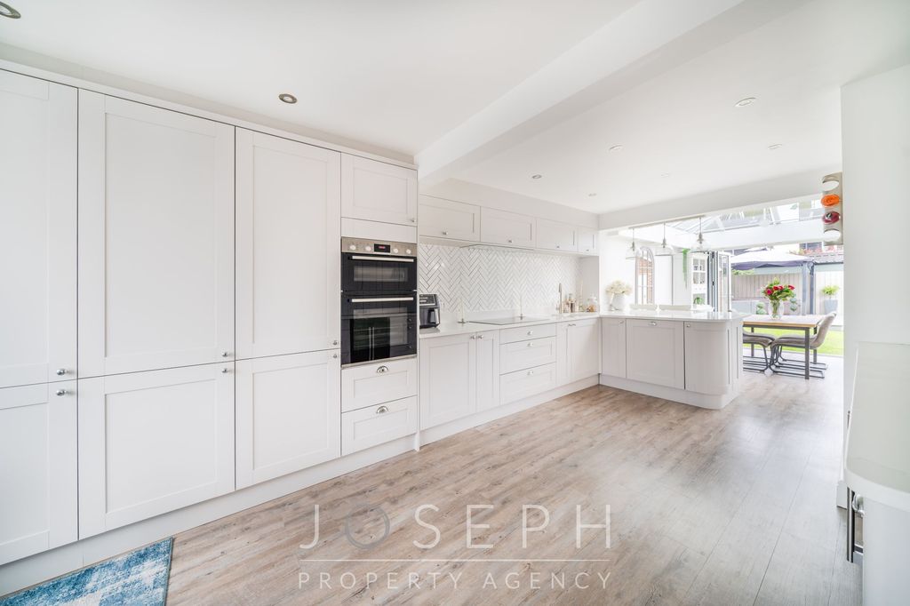 Property photo 3 of 22