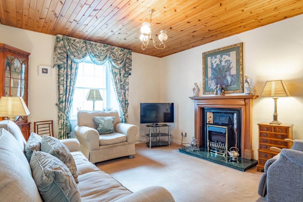 Property photo 2 of 35