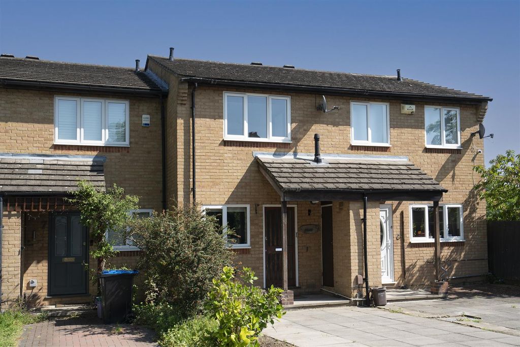 Property photo 1 of 14 8 Daniel Close , Colliers Wood, Sw17 9Dd External