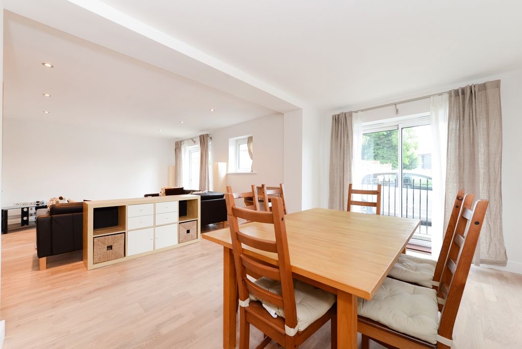 Property photo 3 of 11 Photo 03