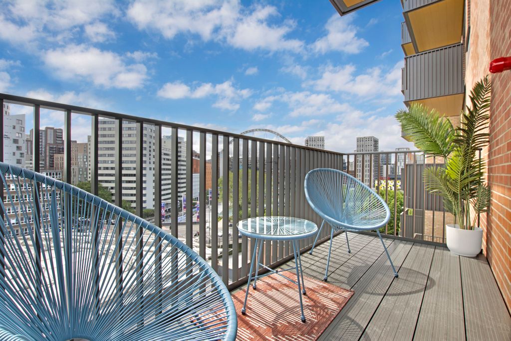 Property photo 2 of 6 Balcony