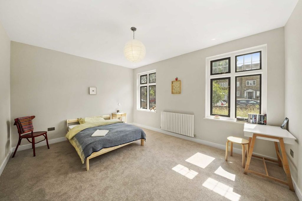 Property photo 3 of 12