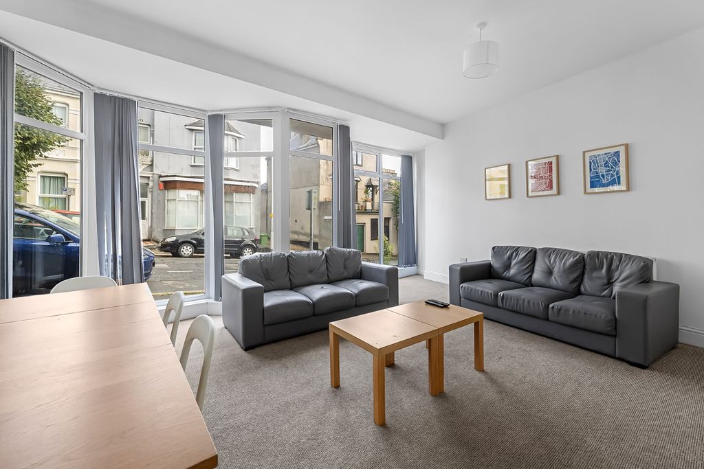 Property photo 3 of 5 0007