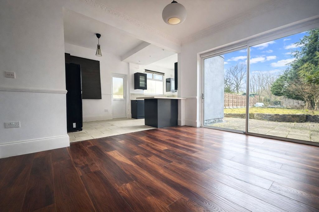 Property photo 3 of 27 Picture 3