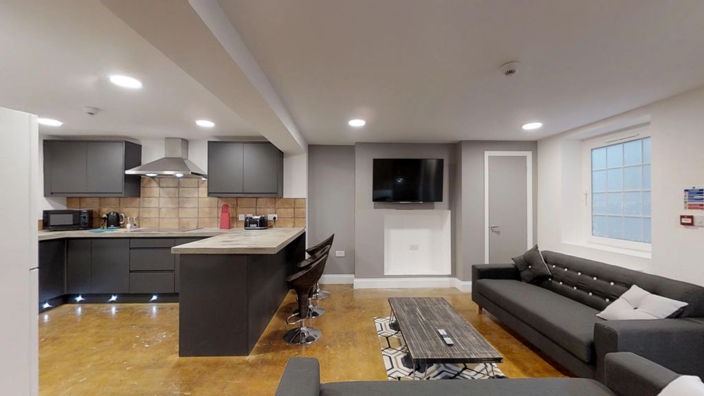 Property photo 1 of 8 Photo