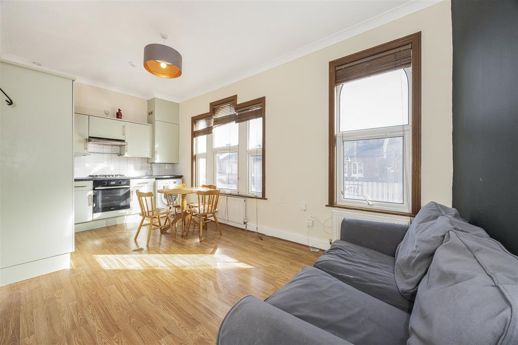 Property photo 2 of 11 2