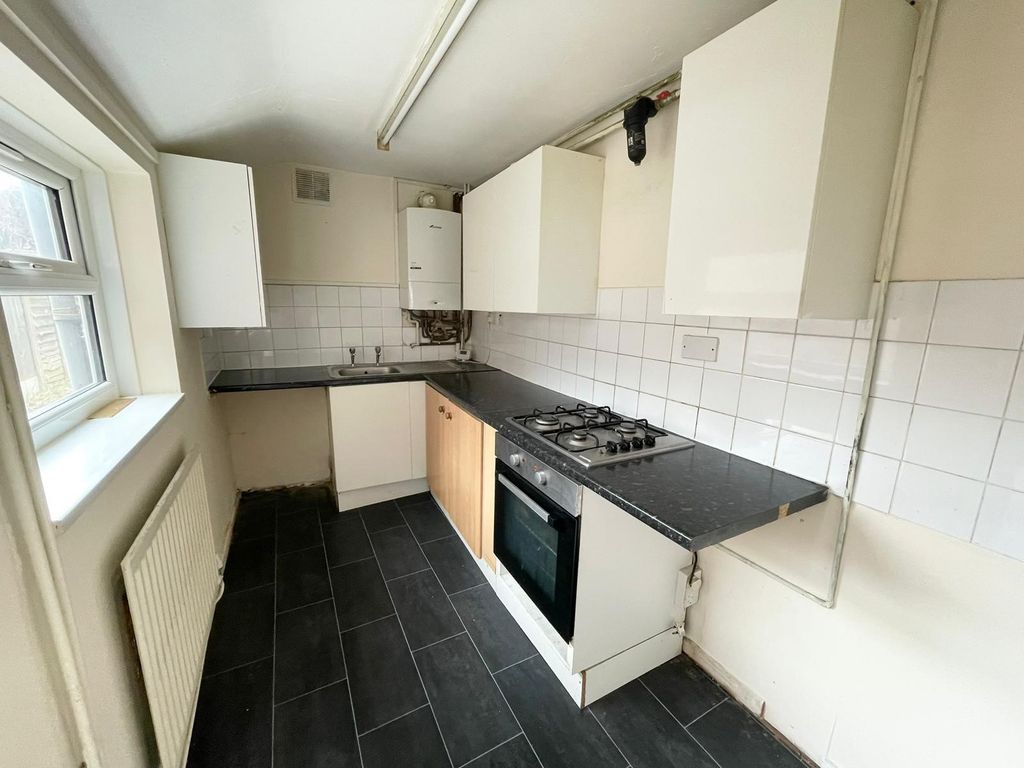 Property photo 3 of 7 Kitchen