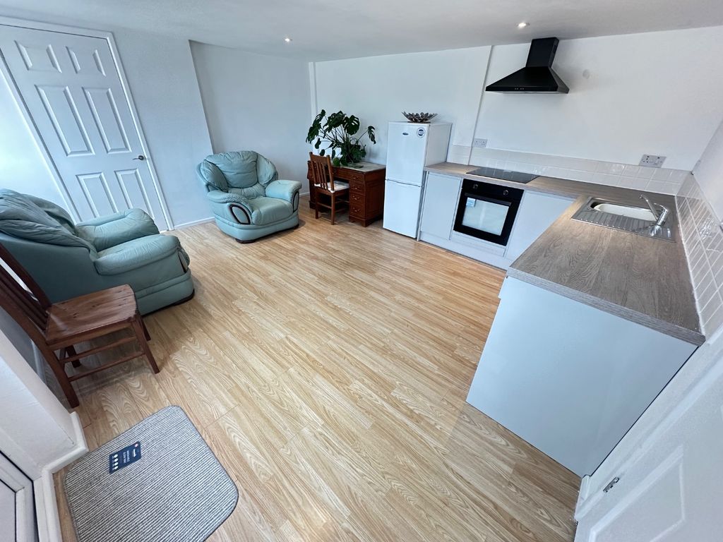 Property photo 3 of 9 4432172