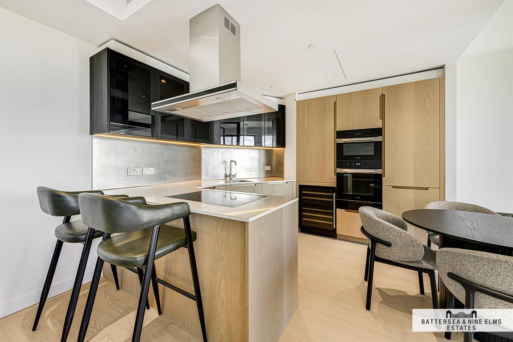 Property photo 2 of 28