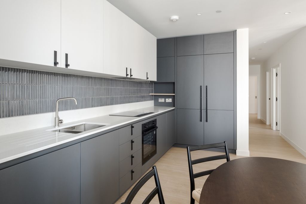 Property photo 3 of 15 Flat-603-Ferry-Is...
