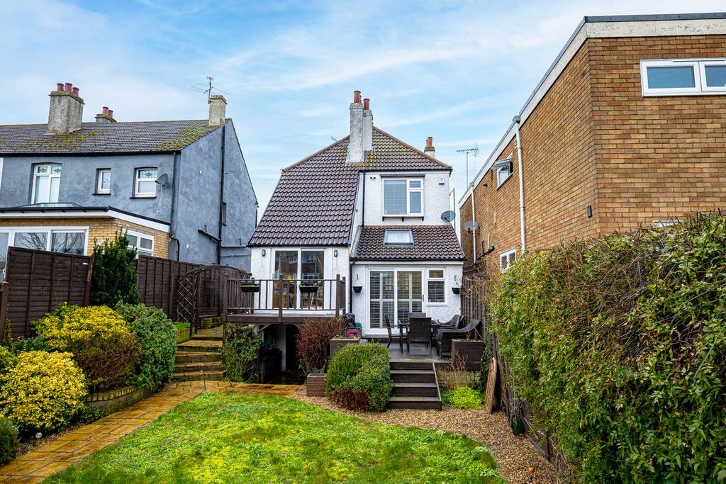 Property photo 2 of 33