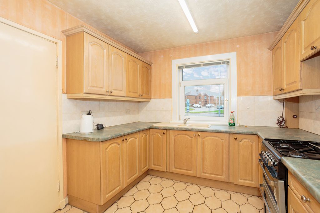 Property photo 3 of 35 Kitchen/Breakfast Room