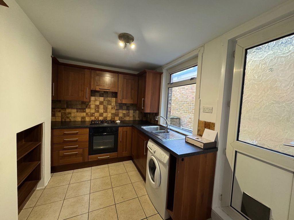 Property photo 2 of 10 36 London Rd Photo 5