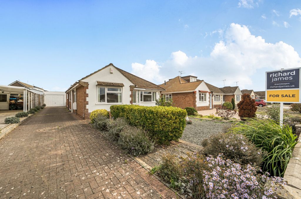 Property photo 1 of 12 15367171