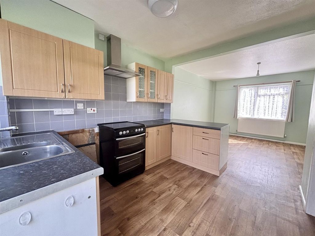 Property photo 2 of 14 Kitchen.Jpg