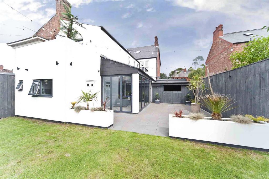 Property photo 2 of 49