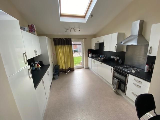 Property photo 3 of 14 Kitchen