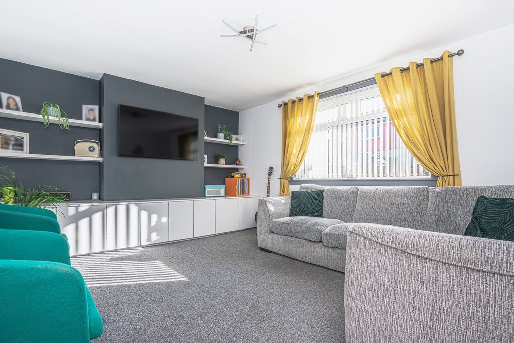 Property photo 2 of 30