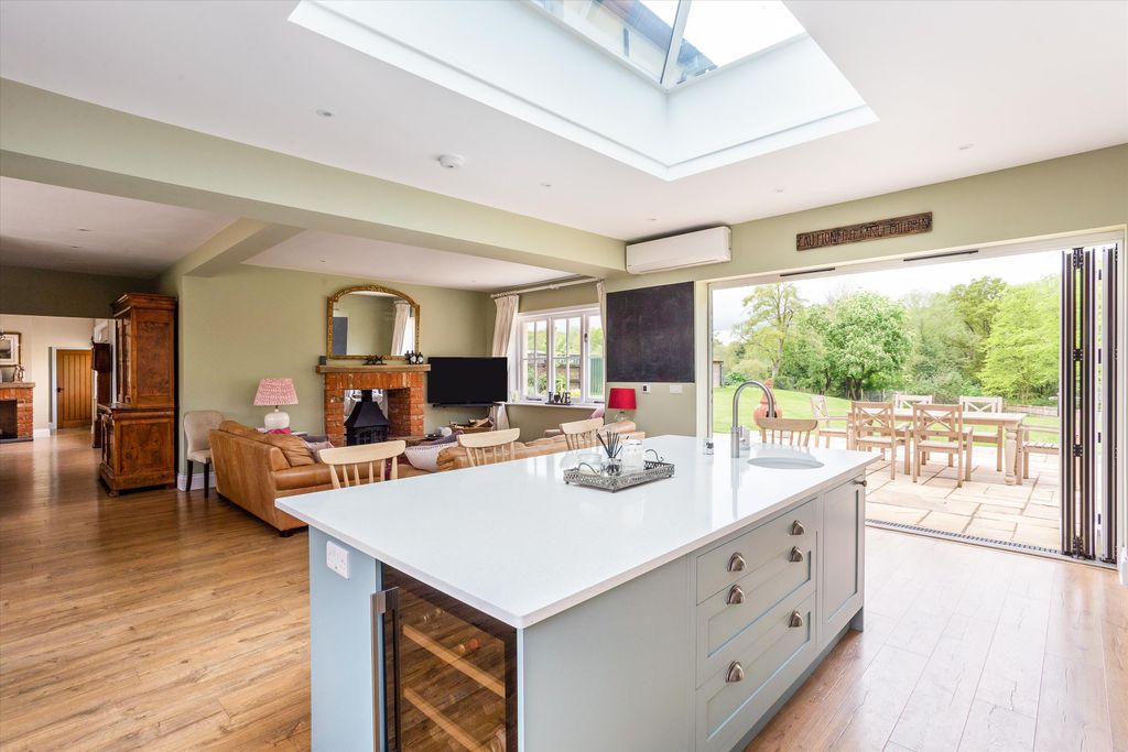 Property photo 2 of 19 Image