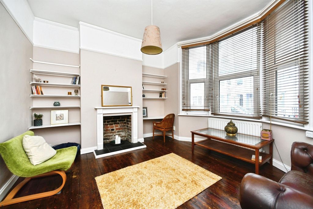 Property photo 2 of 13