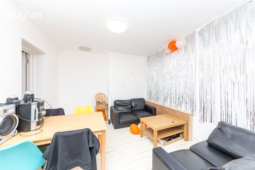 Property photo 3 of 12 Picture No. 14