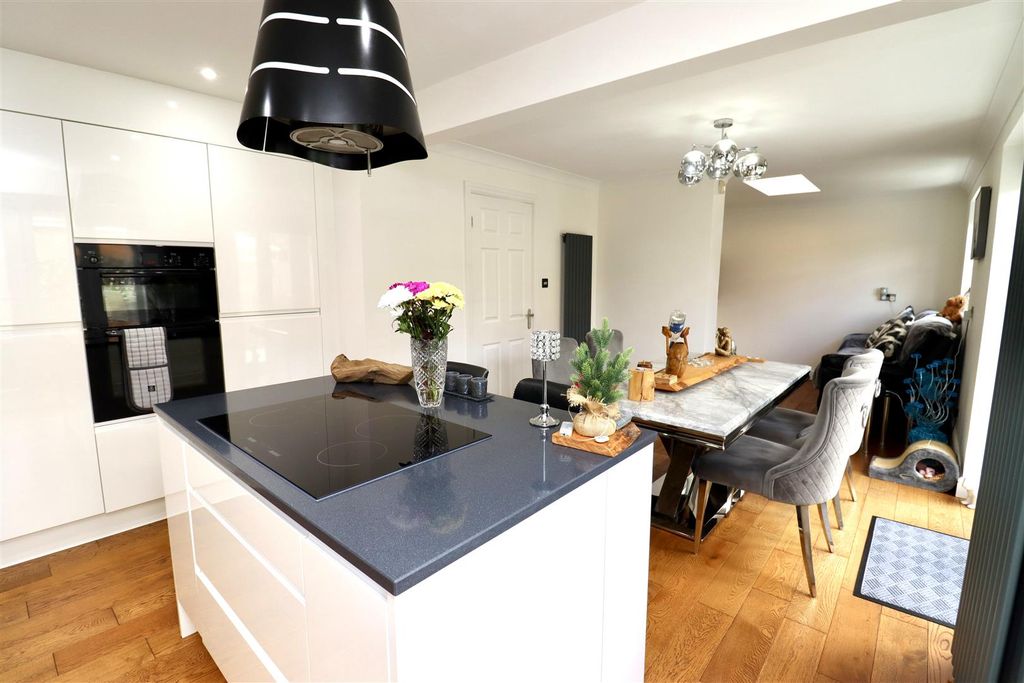 Property photo 2 of 16 Kitchen