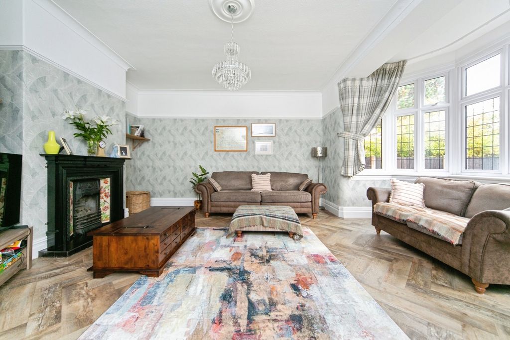 Property photo 2 of 17 Photo