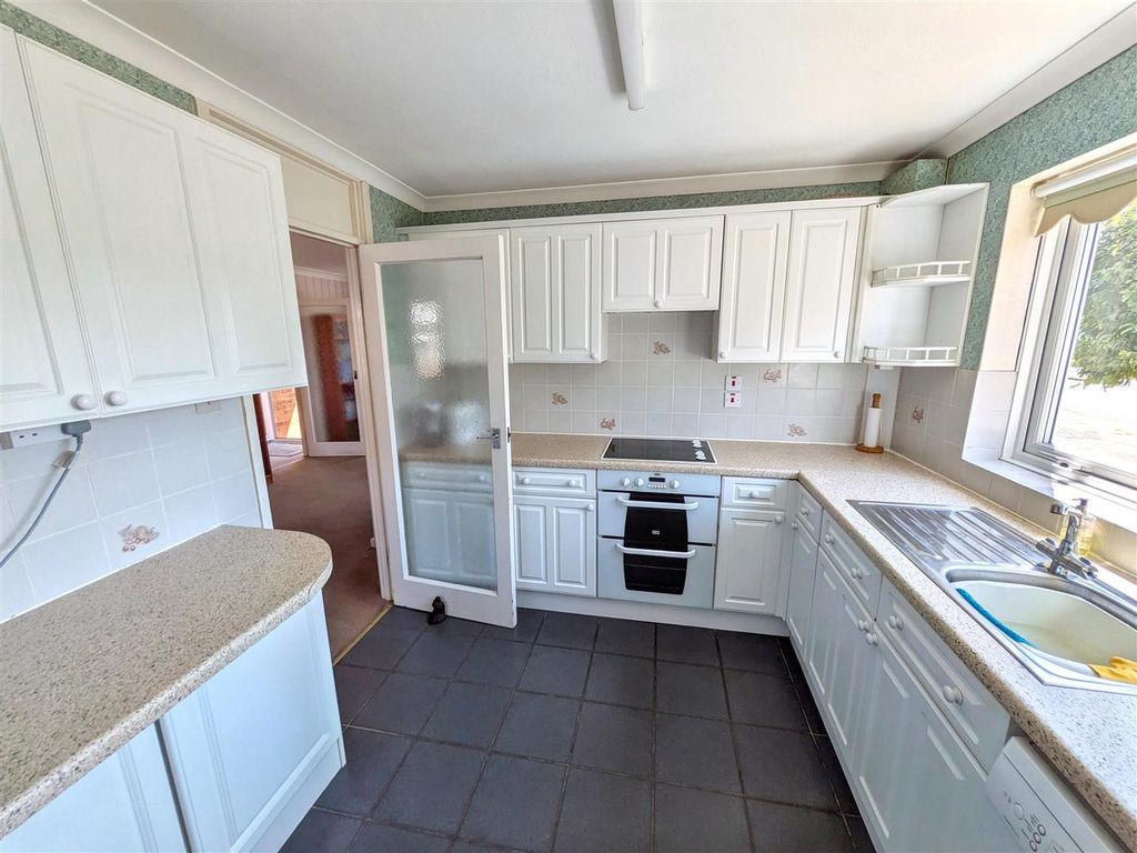 Property photo 2 of 18 Kitchen