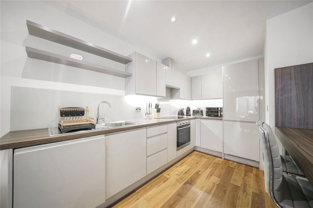 Property photo 2 of 15 Picture No. 16