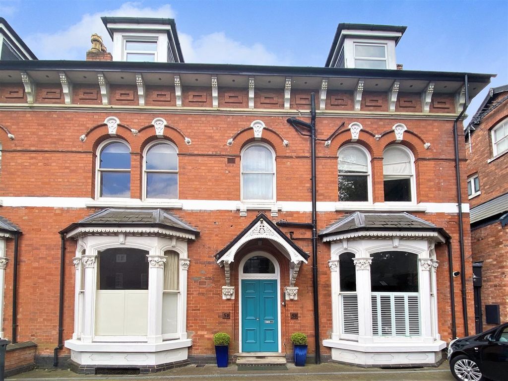 Property photo 1 of 12 Approach