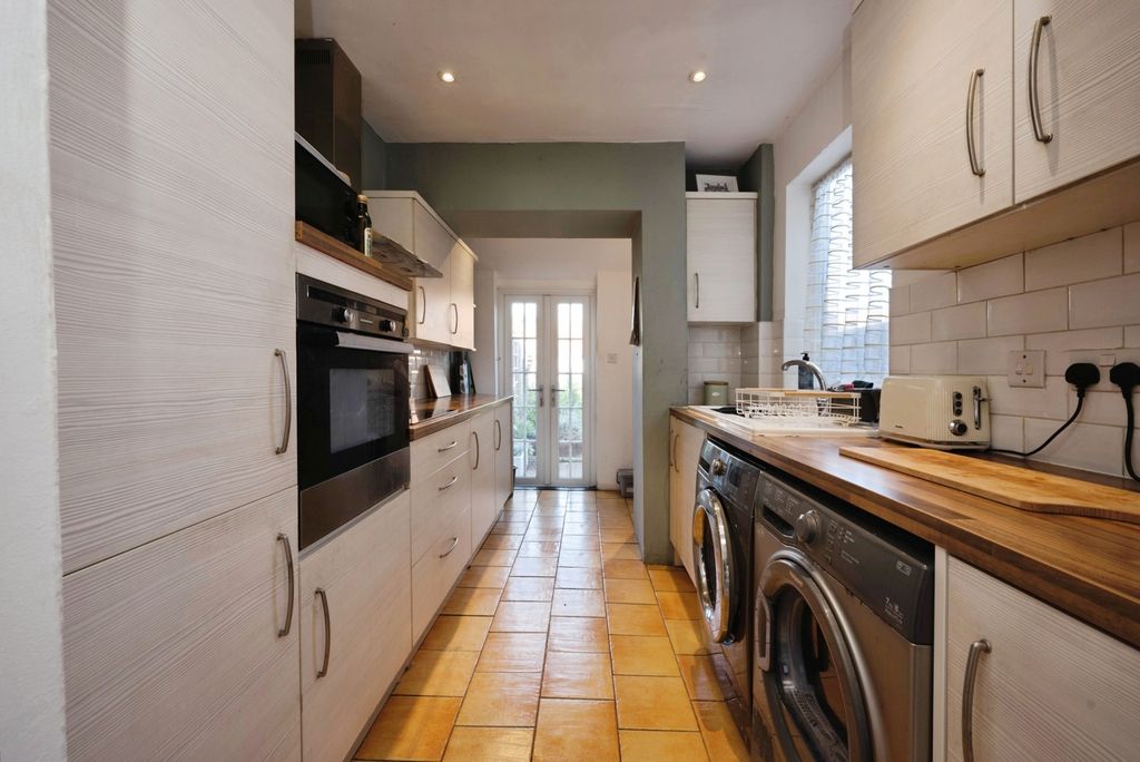 Property photo 3 of 15 Kitchen