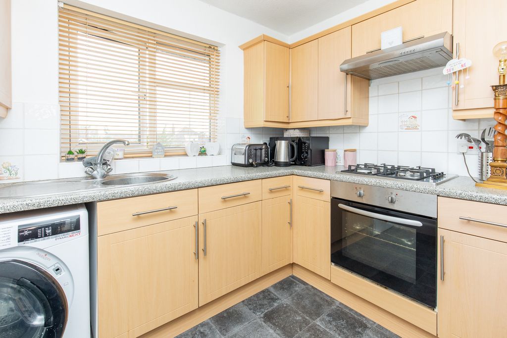 Property photo 3 of 8 Kitchen