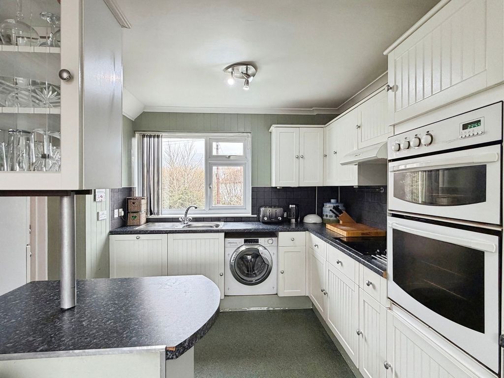 Property photo 3 of 27