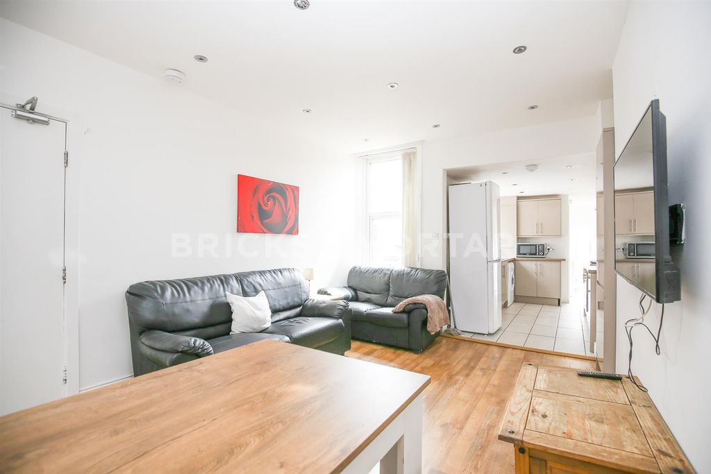 Property photo 3 of 14 S8Wq26Yibg7Jdemchqhk-Au4Omo.Jpg