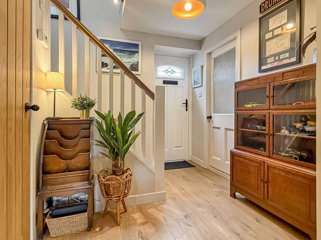 Property photo 3 of 34 Hallway