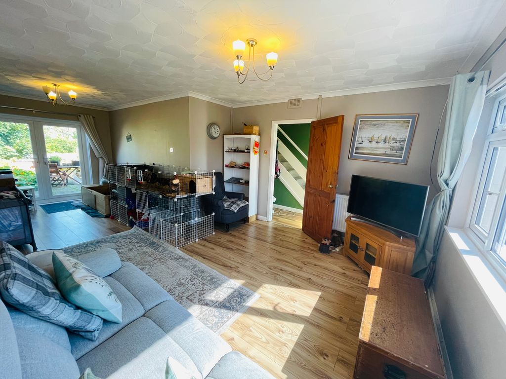 Property photo 3 of 11